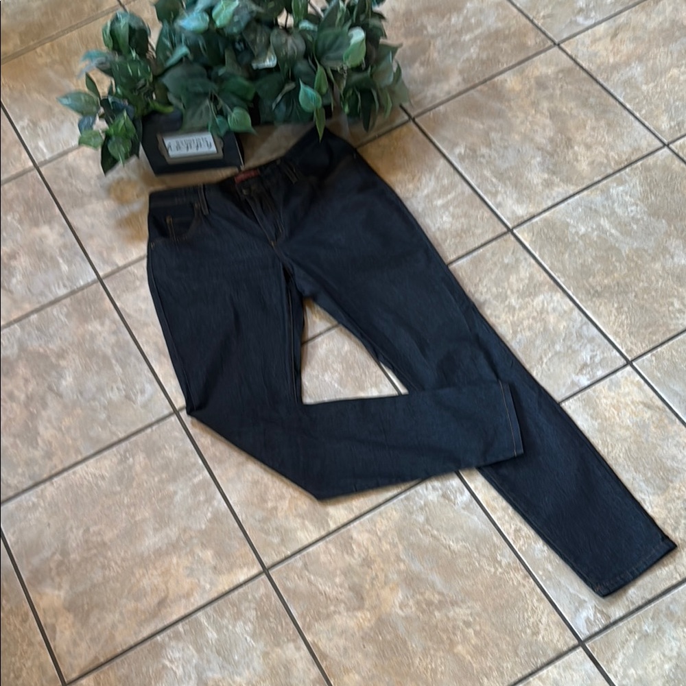 Sleek Black Skinny Jeans with Classic Fit